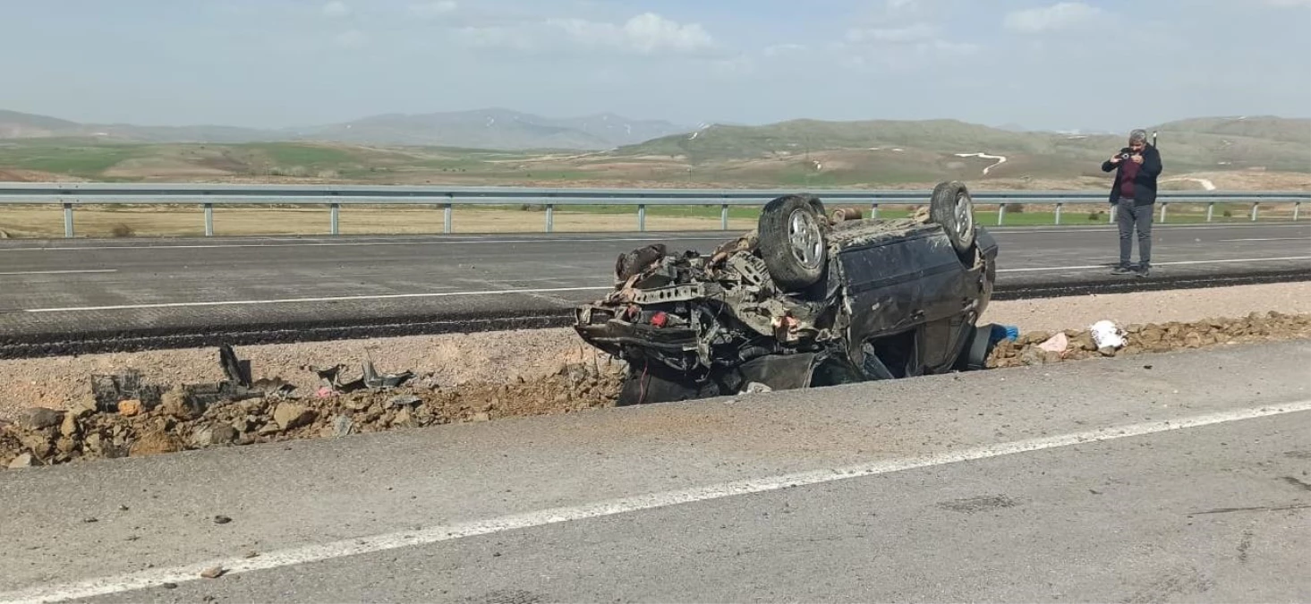 Sivas\'ta devrilen otomobildeki 4 kişi yaralandı
