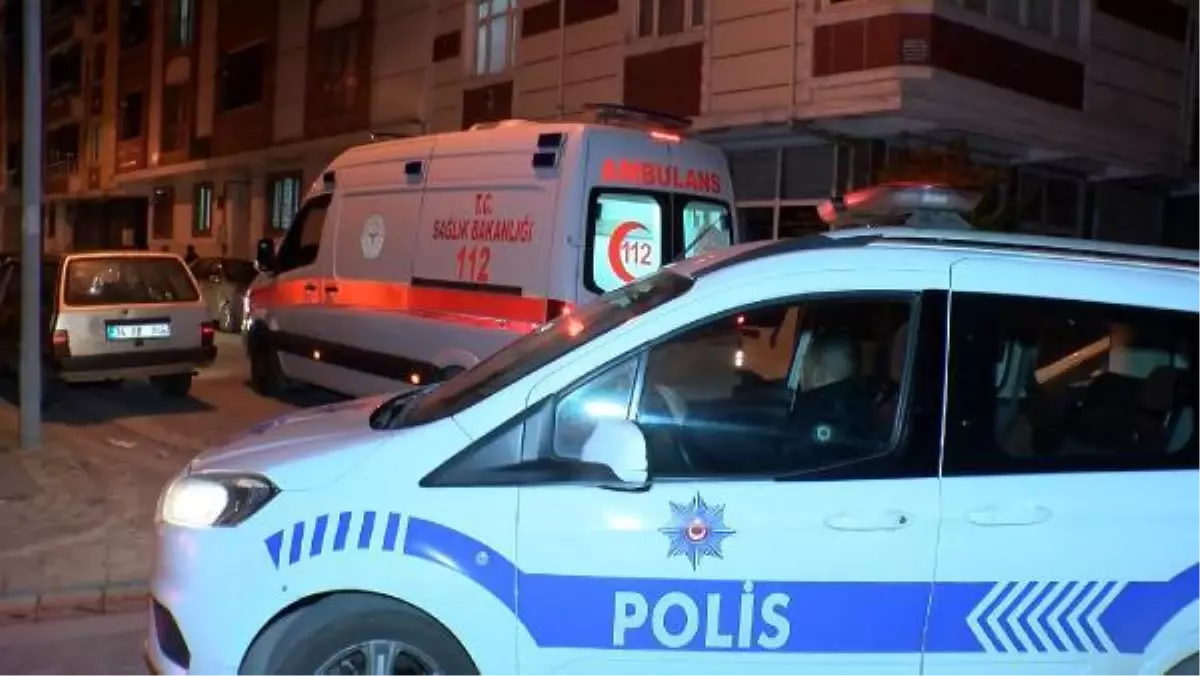 Sultangazi\'de 5 katlı binada yangın çıktı, 2 kişi dumandan etkilendi