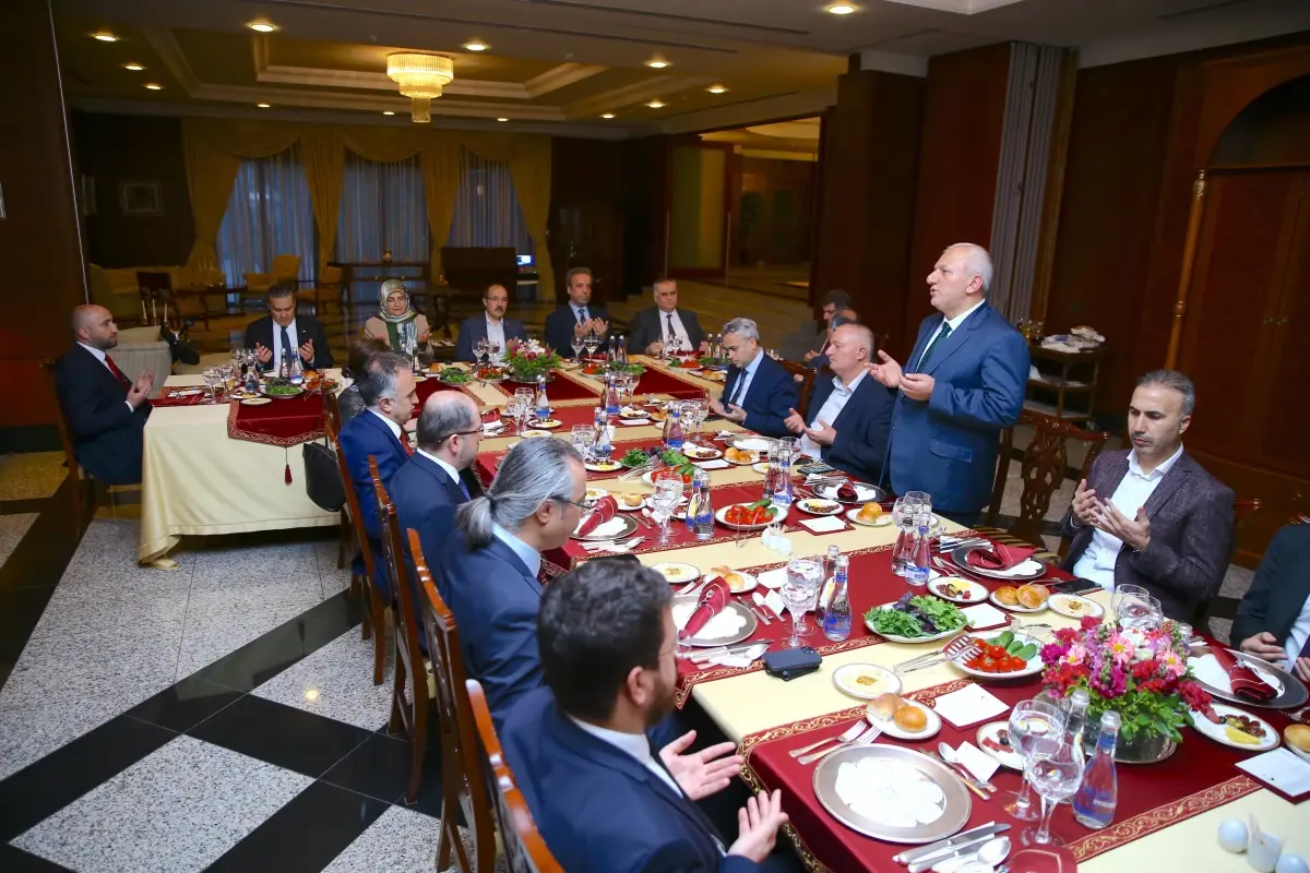 Azerbaycan\'daki Türk kurum ve kuruluşların temsilcileri iftarda buluştu