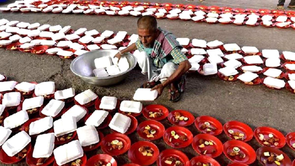 Bangladeş\'in Başkenti Dakka\'da "İftar" Zamanı