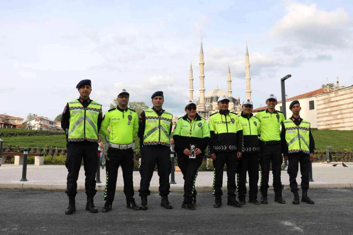 \'Bayramınız Kemerli Olsun\' denetiminde küçük çocuğun kemer takması takdir topladı