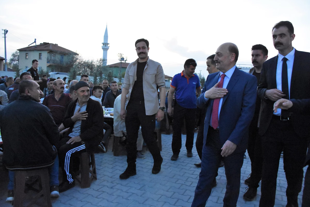 Çalışma ve Sosyal Güvenlik Bakanı Bilgin, Aksaray\'da vatandaşlarla iftar yaptı Açıklaması