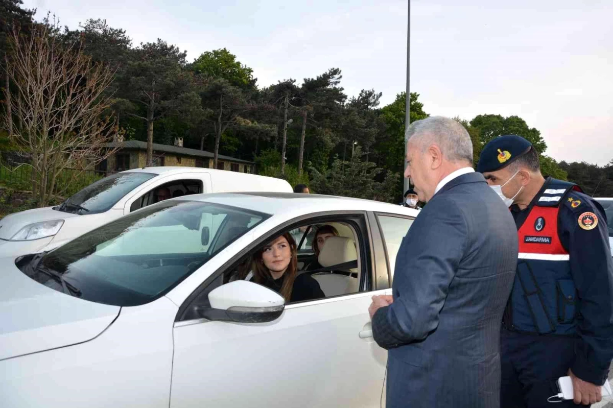 Çekmeköy\'de \'Bu Yolda Hep Birlikteyiz\' kampanyasıyla gerçekleşen trafik denetimine Kaymakam Resul Çelik katıldı