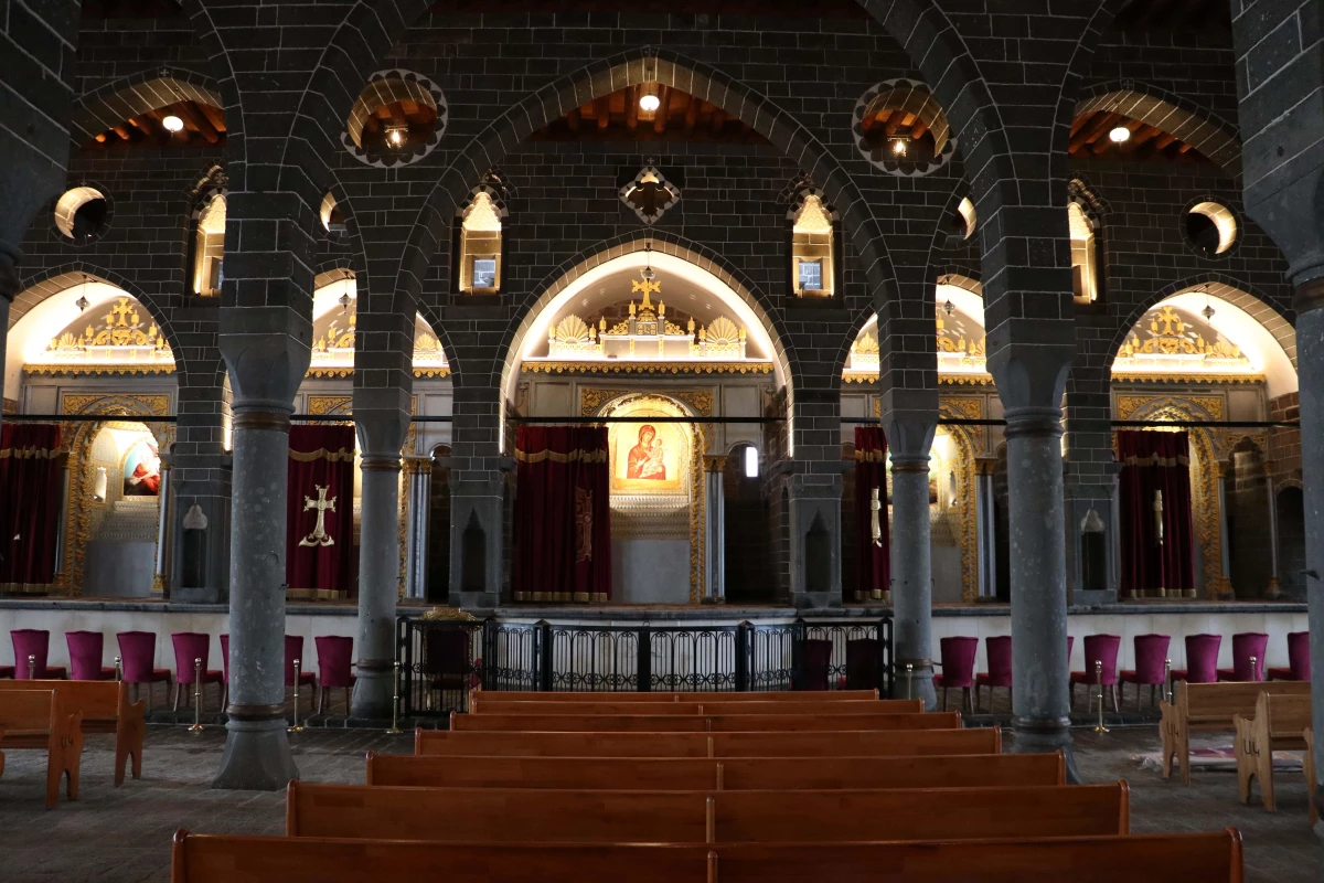 DİYARBAKIR - PKK\'lı teröristlerce tahrip edilen iki kilisenin restorasyonu tamamlandı
