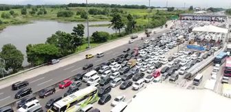 Endonezya'da bayram öncesi trafik yoğunluğu havadan görüntülendi