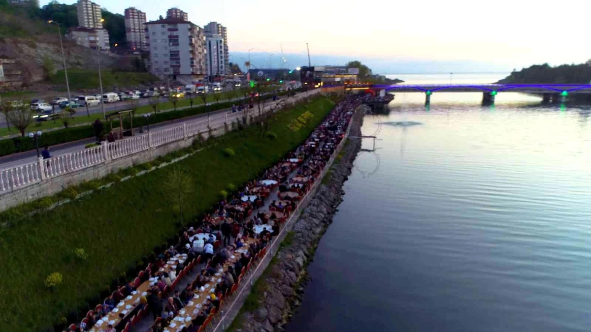 Gülüç\'te 5 bin kişi muhteşem manzara eşliğinde birlikte iftar açtı
