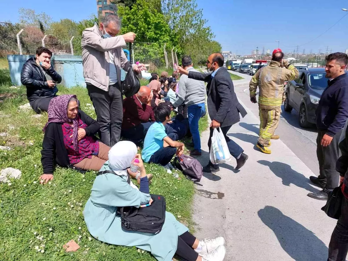 İETT otobüsü zincirleme trafik kazasına karıştı... Oluşan trafik yoğunluğu böyle görüntülendi