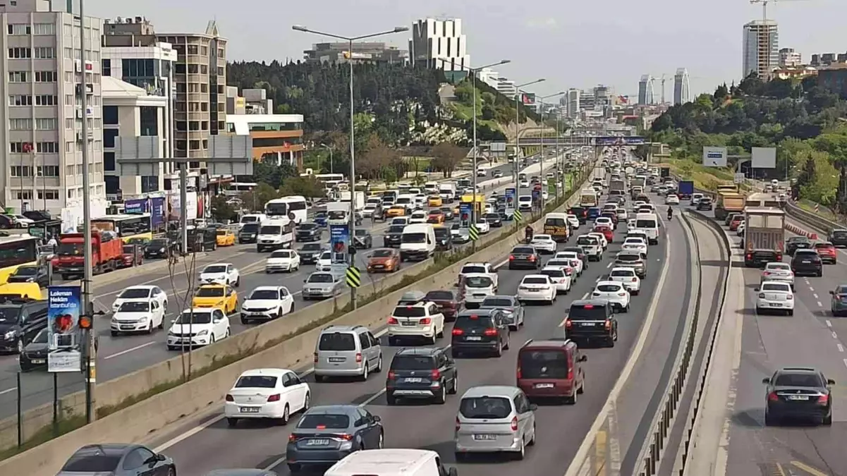 İstanbul\'da bayram öncesinde trafik yoğunluğu