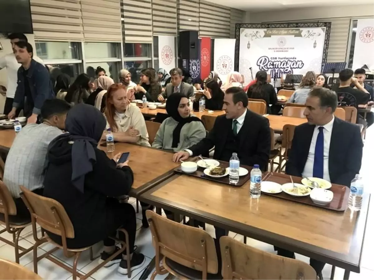 Kaymakam Memiş, öğrencilerle birlikte iftar yaptı