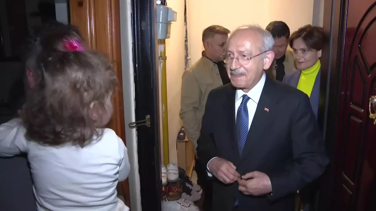 Kılıçdaroğlu\'ndan 10 gündür elektriği kesik olan AK Parti seçmeni aileye ziyaret: 4 aydır kiralarını da ödememişler