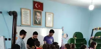 Korganlı gençlerden çocuklara bayram sürprizi