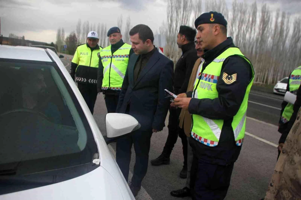 Son dakika! Malazgirt\'te polis ve jandarmadan \'Bayramınız Kemerli Olsun\' uygulaması