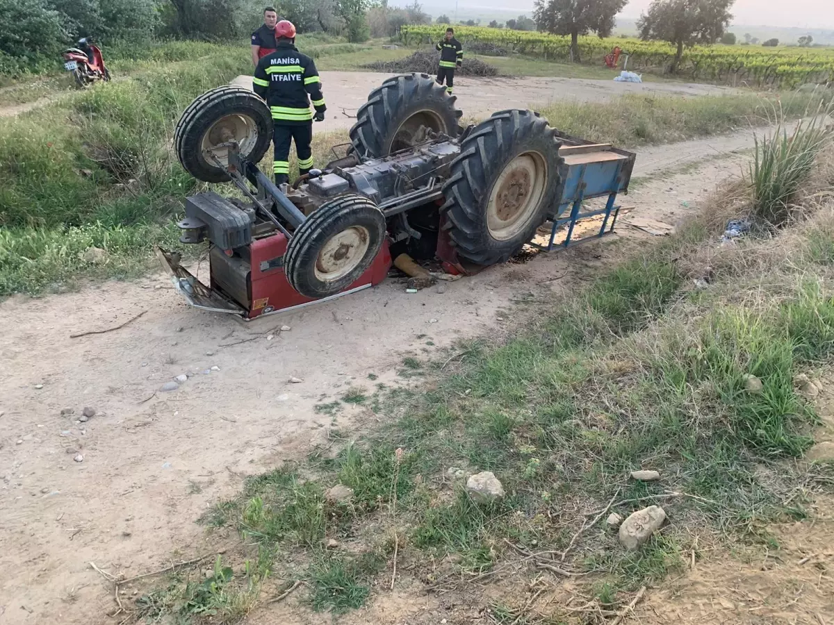 Son dakika! Manisa\'da devrilen traktörün altında kalan sürücü öldü