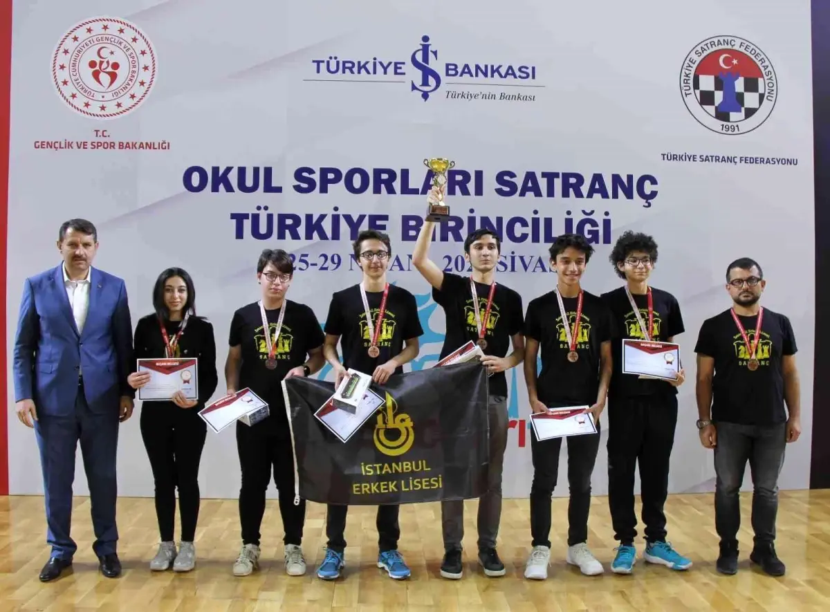 Okul Sporları Satranç Türkiye Birinciliğinde ödüller sahiplerini buldu