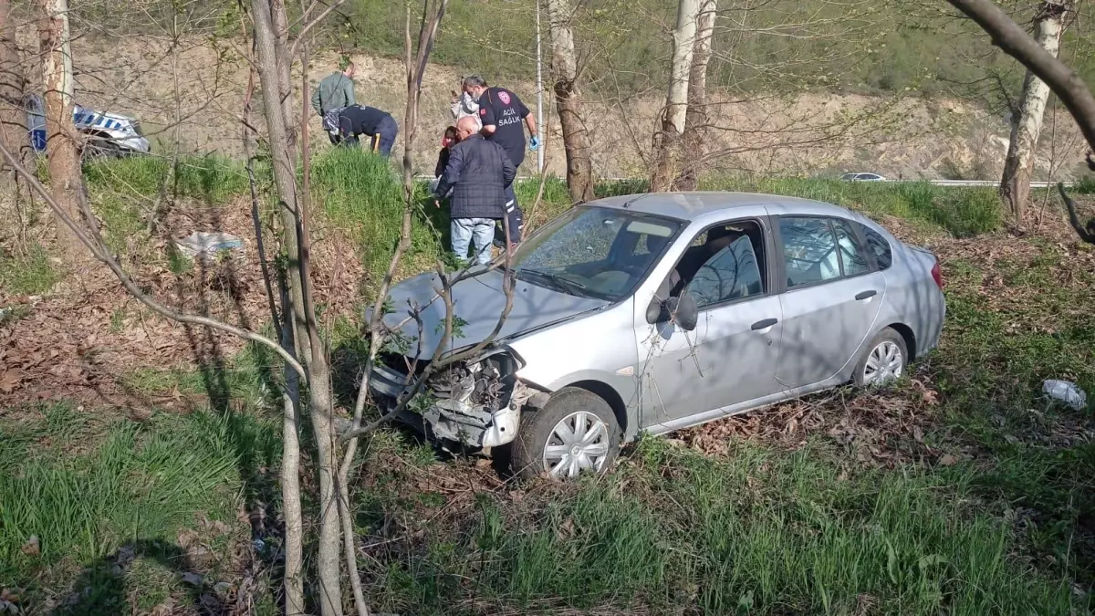 Samsun\'da refüje çarpan otomobildeki 2 kişi yaralandı