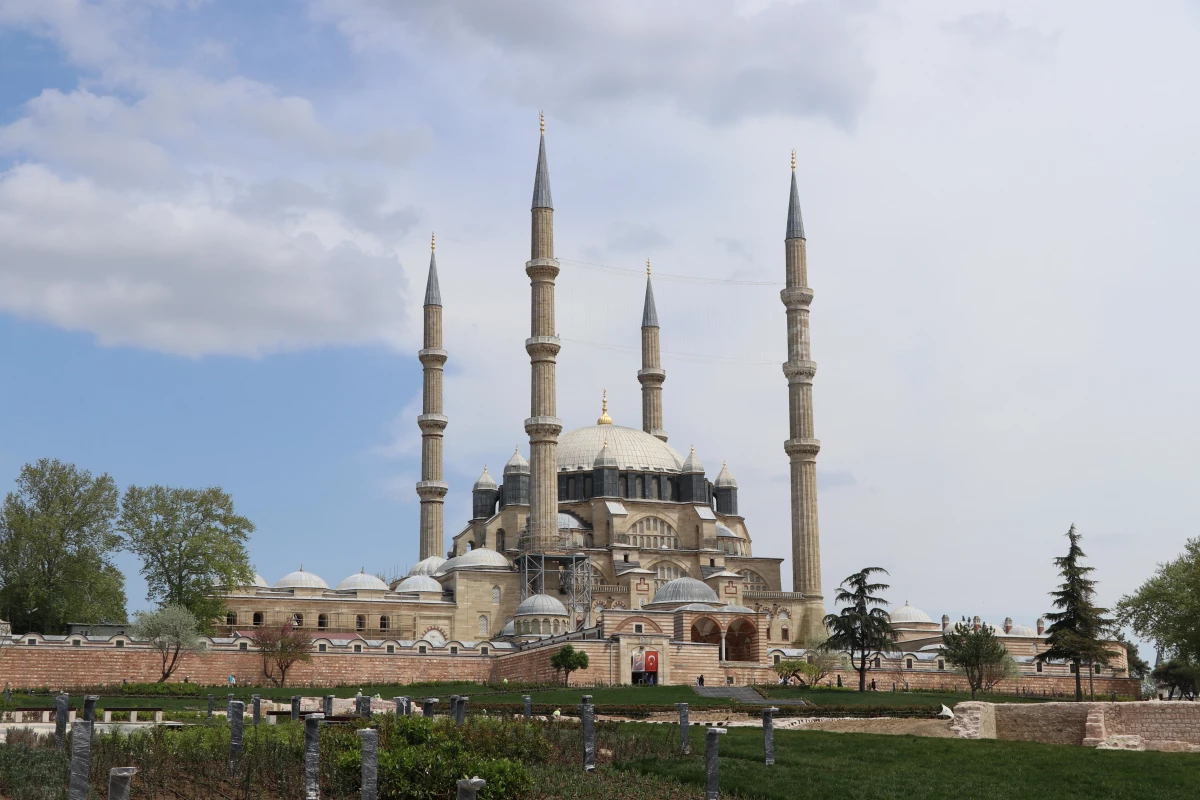 Selimiye Camisi\'nde ramazanın son cuması kılındı