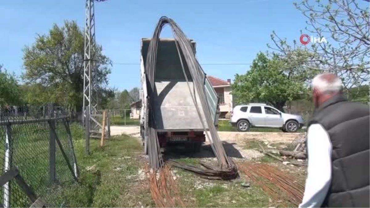 Sinop\'ta yanarak kullanılamaz hale gelen ev, gelen yardımlarla yeniden inşa ediliyor