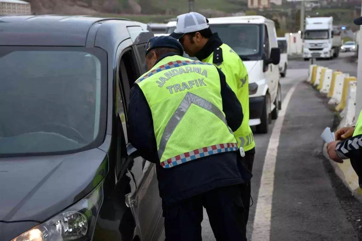 Tatvan\'da bayram öncesi emniyet kemeri uygulaması yapıldı