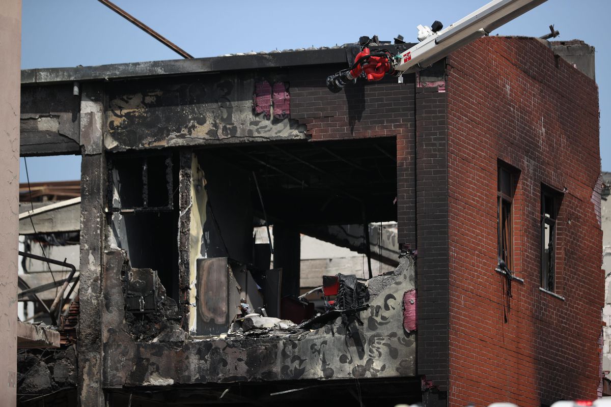 Tuzla'da boya fabrikasında çıkan yangında 3 işçi öldü