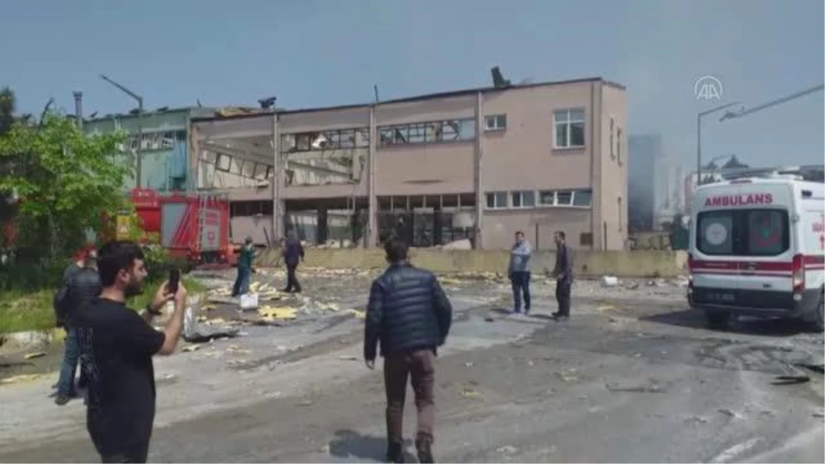 Son dakika... (DRONE) Tuzla\'da bir boya fabrikasında çıkan yangında 3 işçi yaşamını yitirdi, 9 işçi hafif yaralandı