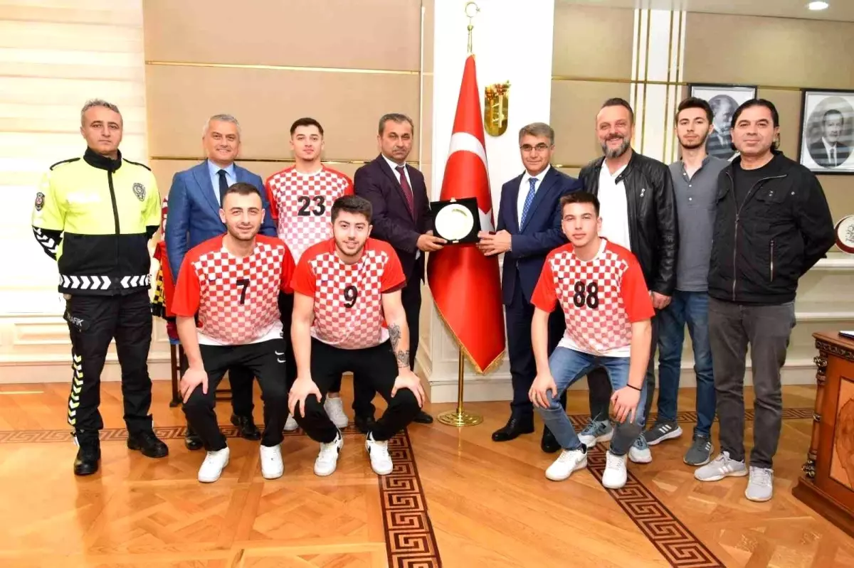 Karabük Yenişehir Gençlik Spor Kulübü\'nden Vali Gürel\'e ziyaret