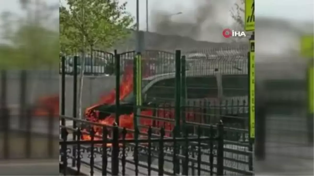 Yanan aracını söndürmek isterken yaralandı