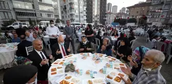 Yenimahalle Belediyesi Özevler ve Varlık Mahalleri'nde İftar Sofraları Kurdu