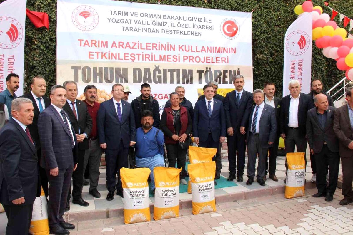 Yozgat\'ta bin 50 çiftçiye yağlık ayçiçeği ve nohut tohumu dağıtıldı