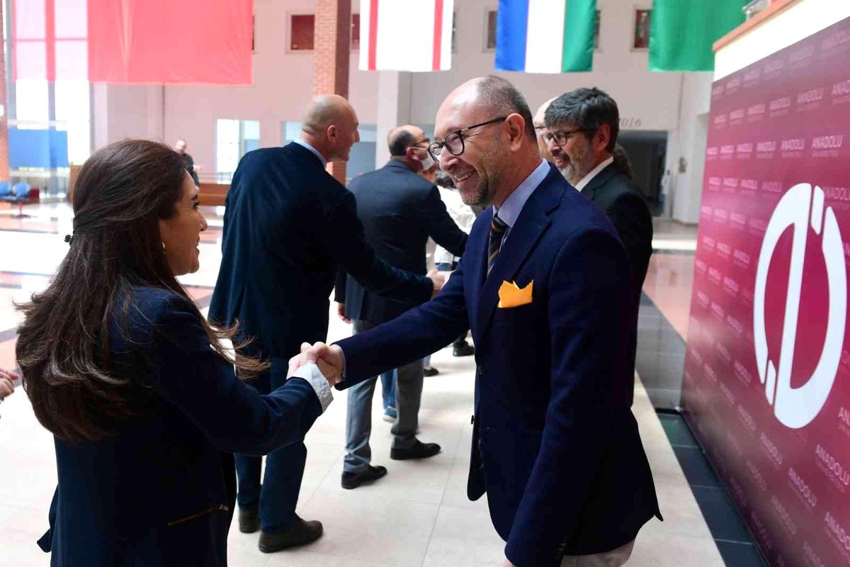 Anadolu Üniversitesi\'nde bayramlaşma sevinci