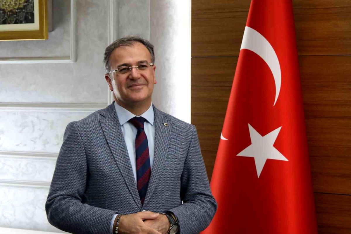 Başkan Özdoğan: "Bu sene savaşların ve dargınlıkların bittiği bir Ramazan Bayramı olsun"