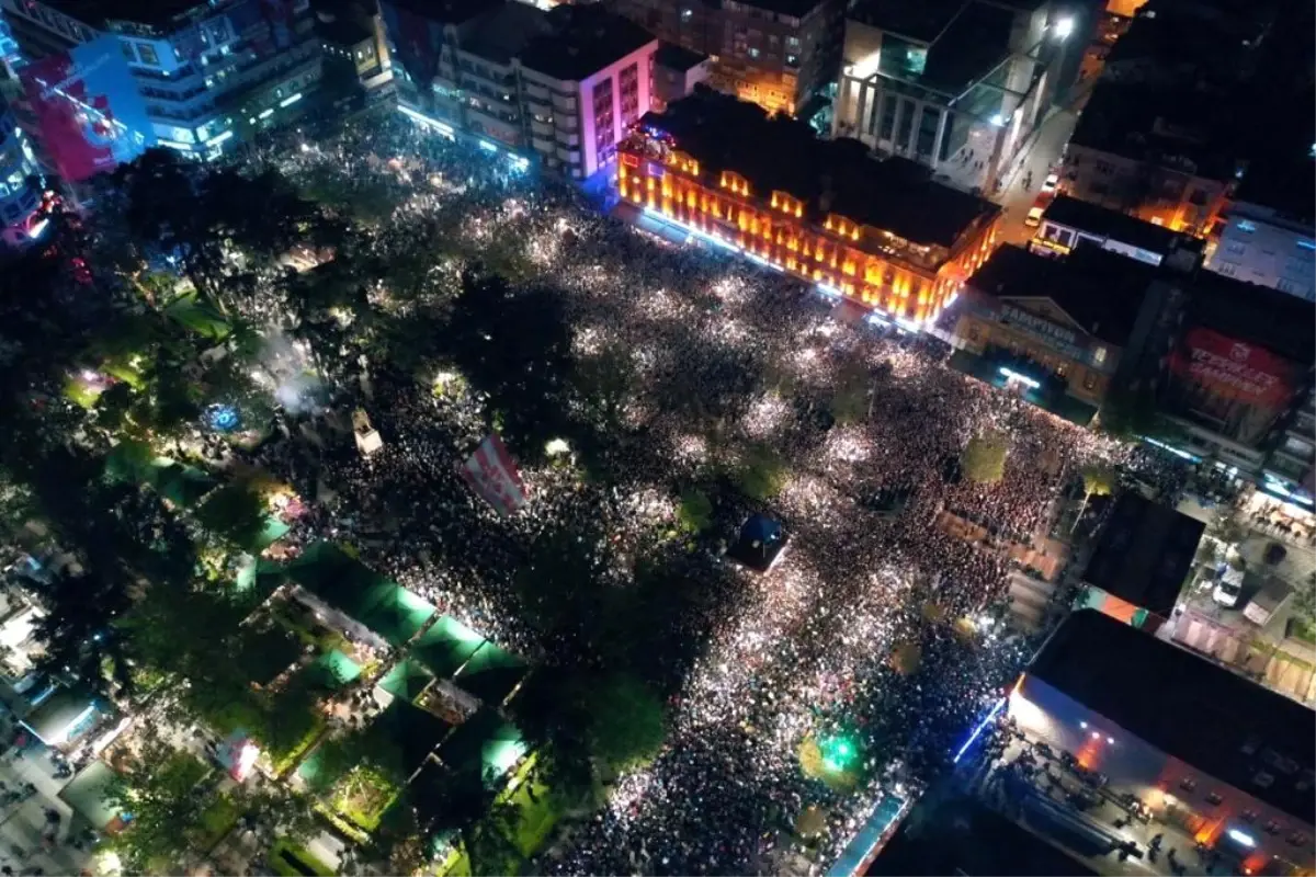 Stada giremeyen binlerce taraftar dev ekranlardan maçı izlediler