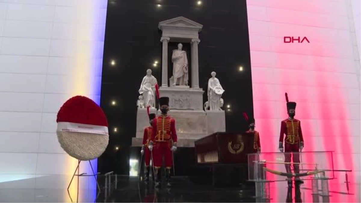 Çavuşoğlu, Simon Bolivar Anıt Mezar\'a çelenk bıraktı