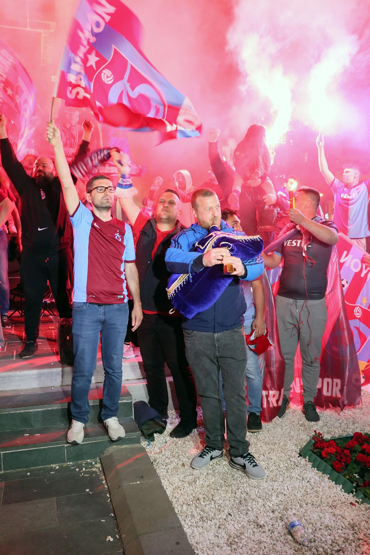 Trabzonspor şampiyonluğu kutluyor