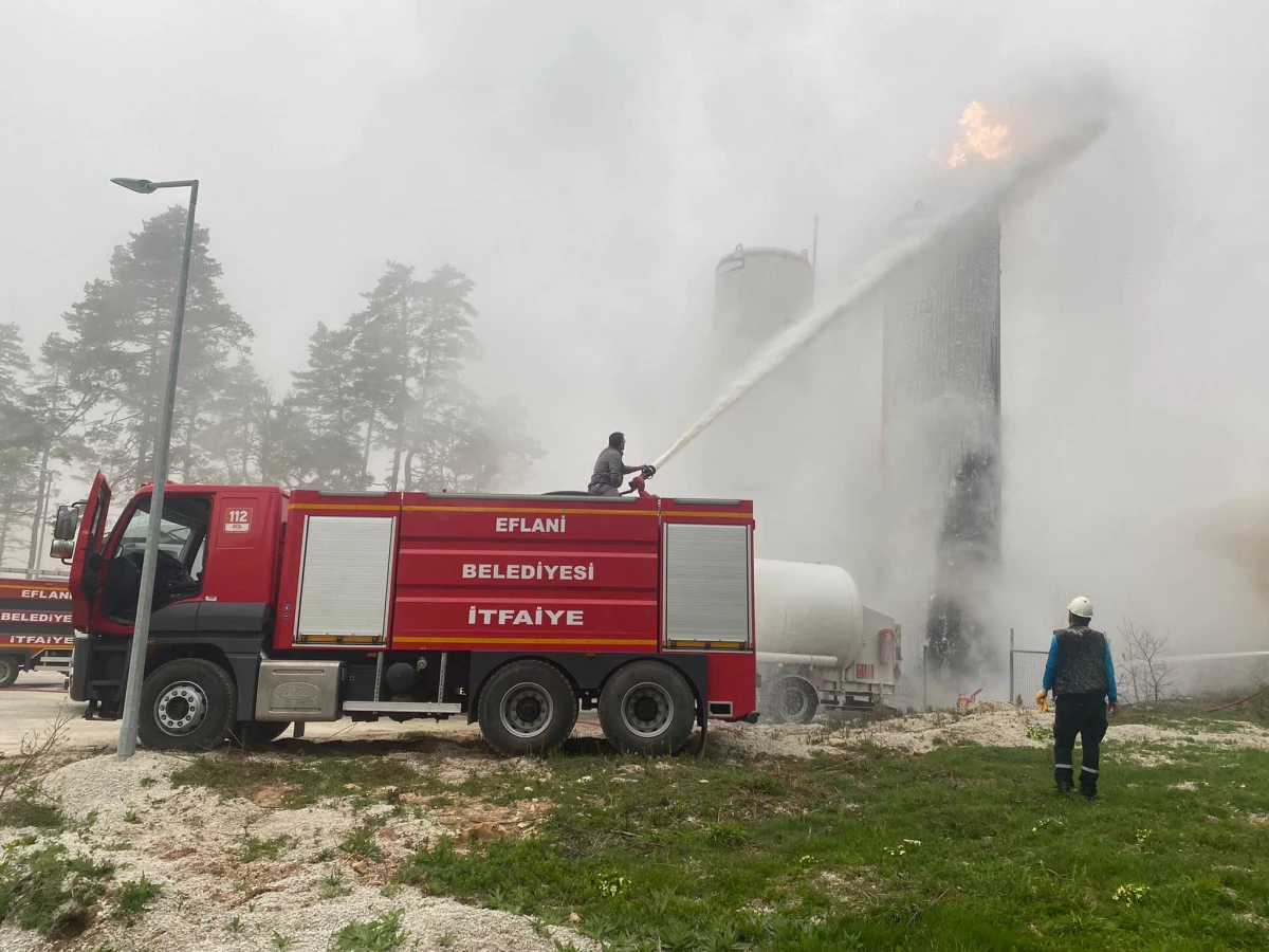Karabük\'te bir fabrikada LNG boşaltımı sırasında çıkan yangın söndürüldü