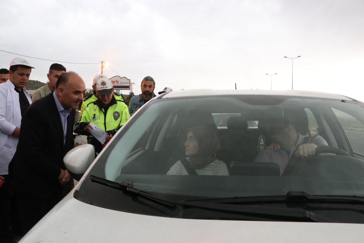 Kayseri Valisi Günaydın, Ankara yolundaki trafik uygulamasına katıldı