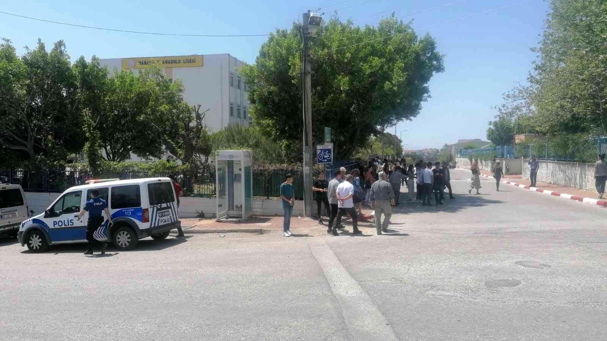 Kız arkadaşına ilgisi olduğunu iddia ettiği genci bıçaklayan çocuk tutuklandı