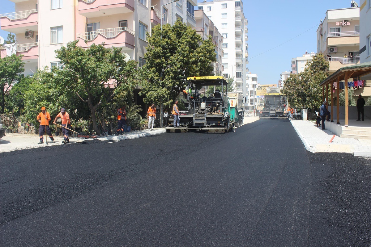 Mersin Büyükşehir Belediyesi\'nin Erdemli\'deki Asfalt Çalışmaları Sürüyor