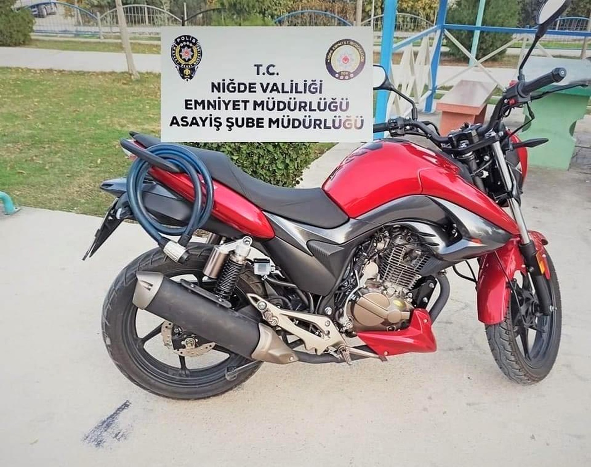 Motosiklet hırsızı bekçilerden kaçamadı