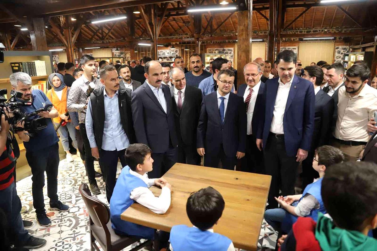 Öğrencilere kitap kafe