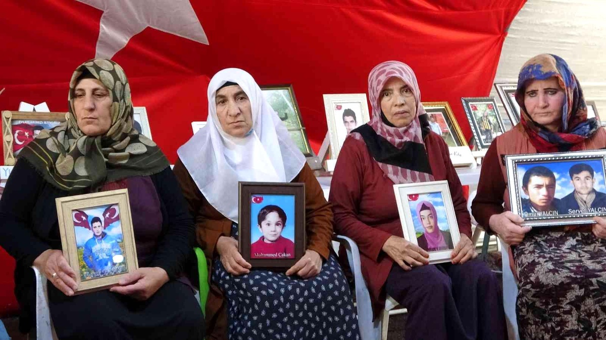 Son dakika: PKK-HDP mağduru ailelerin kararlı direnişi 970\'inci gününde