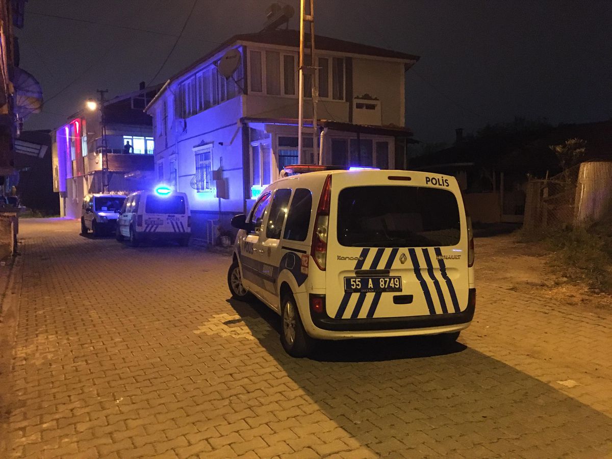 Samsun\'da silahını kurcalayan kişi kendini ve arkadaşını yaraladı