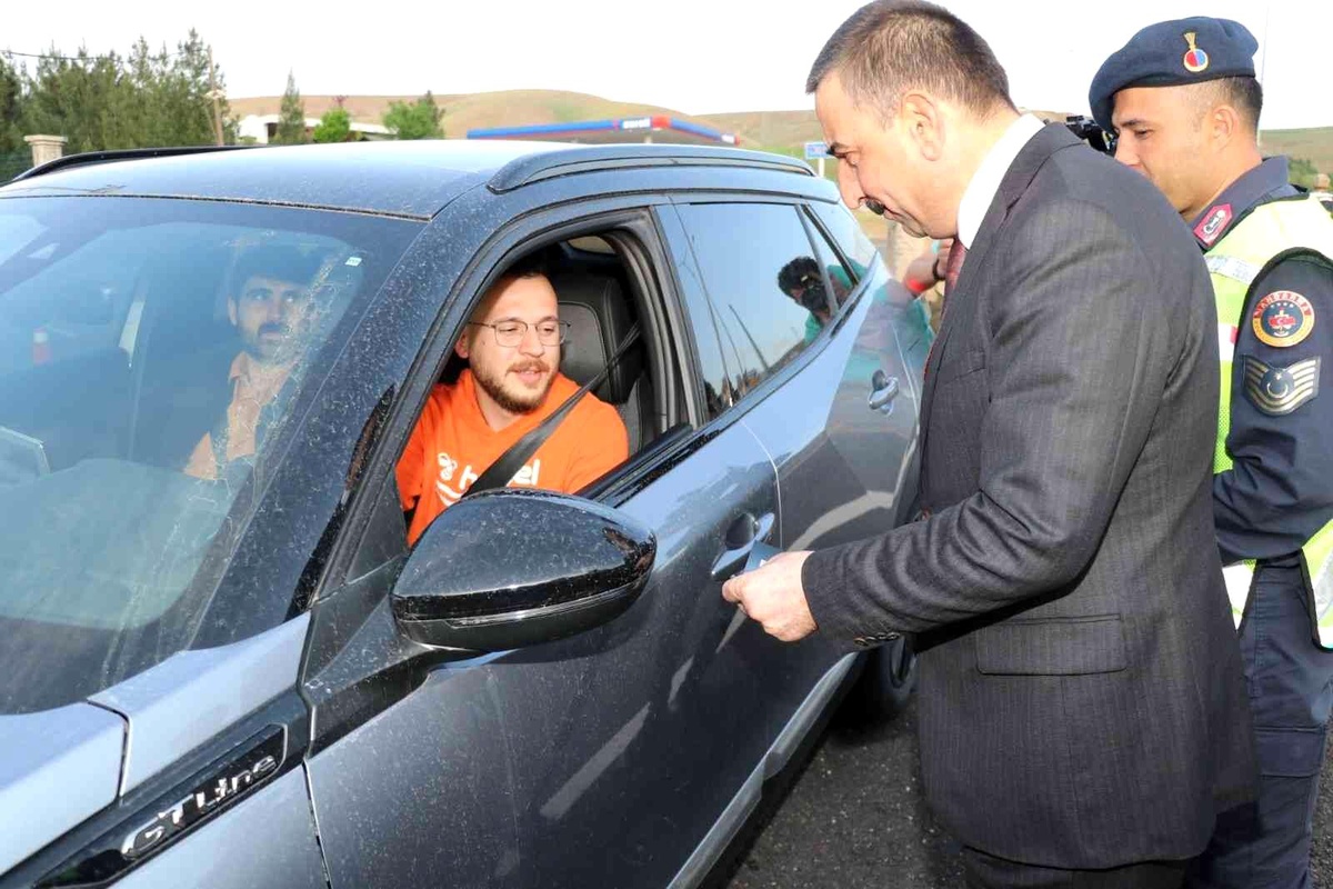 Siirt Valisi Hacıbektaşoğlu\'ndan sürücülere emniyet kemeri uyarısı