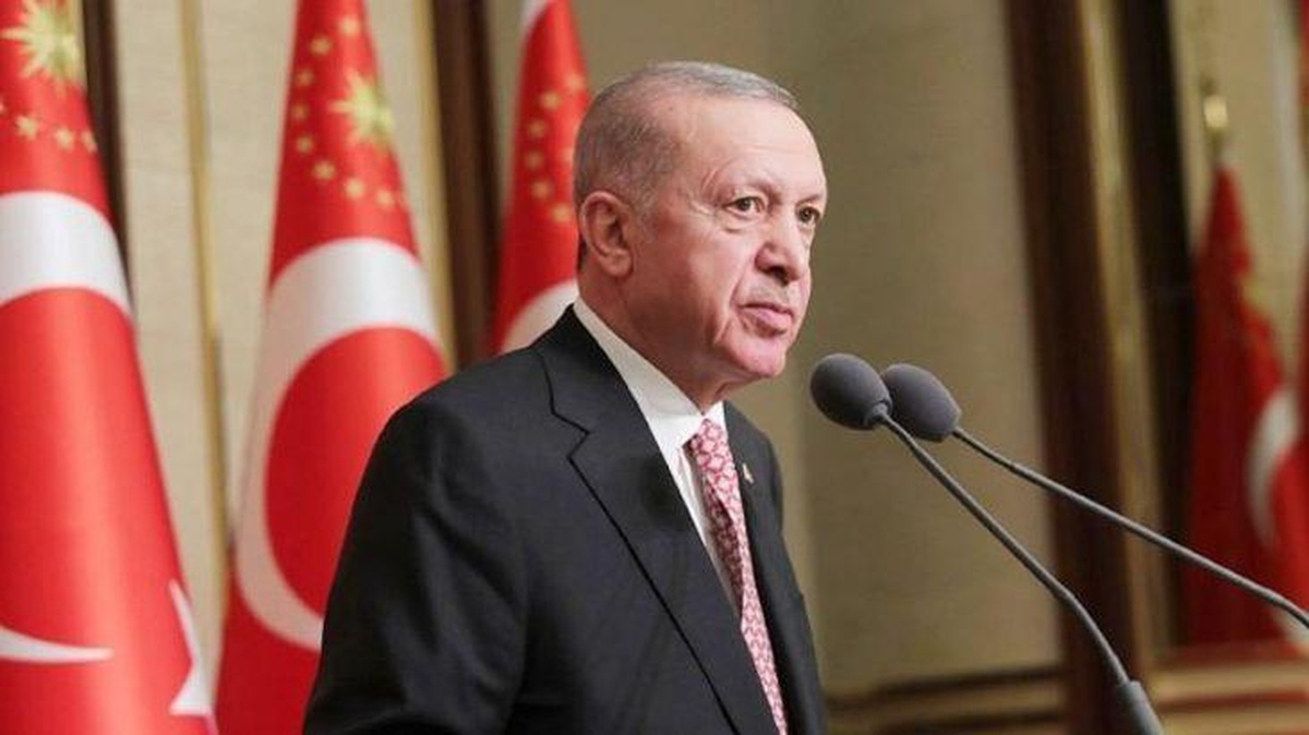 Son anketten Erdoğan\'a kötü haber: Halkın yüzde 54\'ü görev yapış tarzını onaylamıyor!