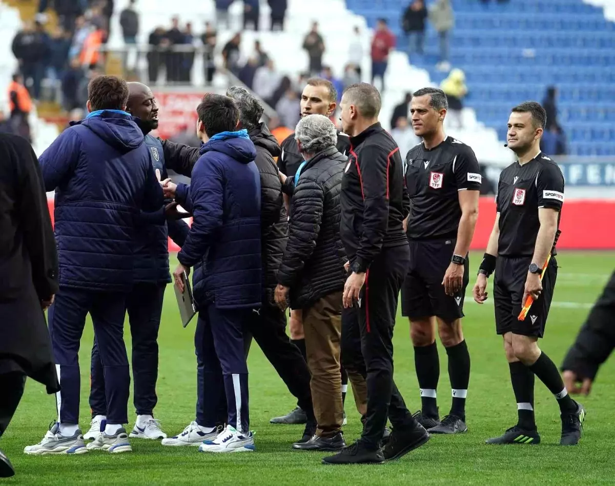 Spor Toto Süper Lig: Kasımpaşa: 2 - Medipol Başakşehir: 3 (Maç sonucu)