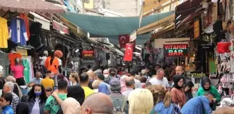 Tarihi Kemeraltı Çarşısı'nda bayram alışverişi yoğunluğu