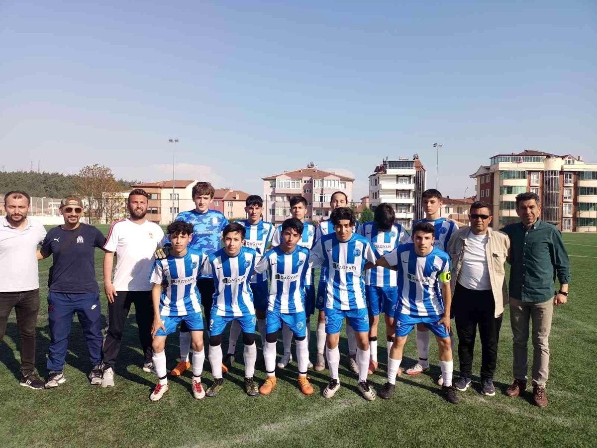 U16 Gençler Futbol Ligi\'nin şampiyonu 1299 Bilecik Kulübü