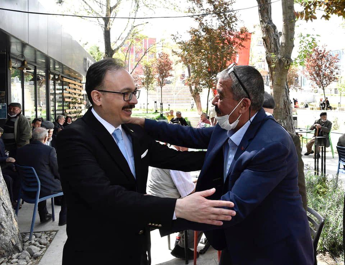 Vali Kızılkaya\'nın halkla olan samimiyeti fotoğraf karelerine yansıdı