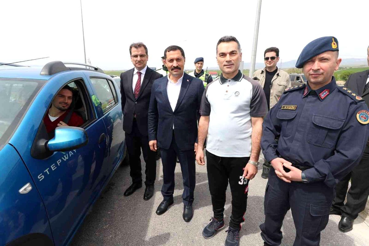 Vali Masatlı\'dan sürücülere emniyet kemeri uyarısı: "Bayramınız kemerli olsun"