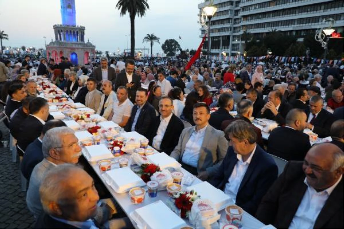 AK Partili Hamza Dağ, İzmir\'de partisinin iftar programında konuştu