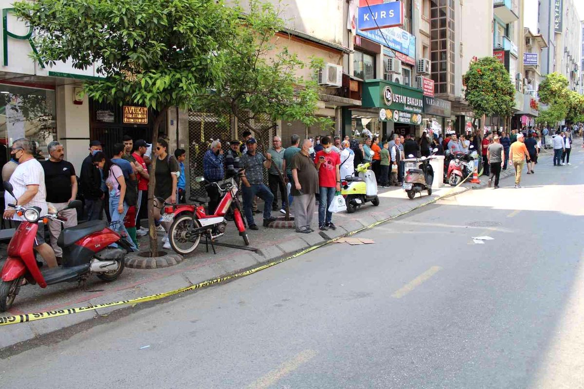 Aydın\'da metrelerce tatlı kuyruğu
